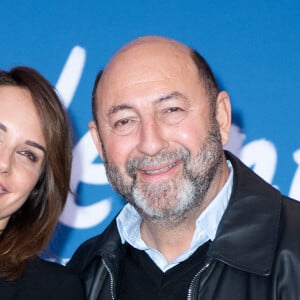 Kad Merad reconnaît que ses aspirations pour Noël ont évolué avec le temps et les aléas de la vie, notamment la perte de ses parents...
Julia Vignali et Kad Merad assistent à l'avant-première de Finalement au cinéma Grand Rex à Paris, France, le 30 octobre 2024. Photo par Aurore Marechal/ABACAPRESS.COM