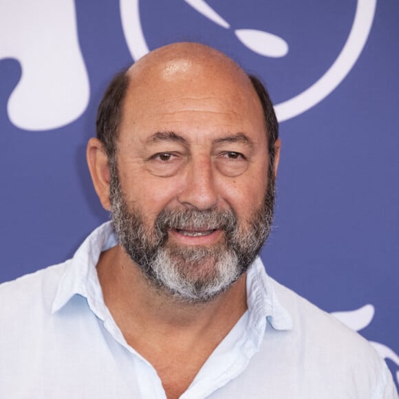 Kad Merad imagine un réveillon plus intimiste, peut-être "un simple dîner au restaurant avec Julia", ou un moment partagé avec quelques amis proches...
Kad Merad au photocall du film "Finalement" lors du 81ème Festival International du Film de Venise, la Mostra, à Venise, Italie, le 2 septembre 2024. © Max Montingelli/SGP/Bestimage 