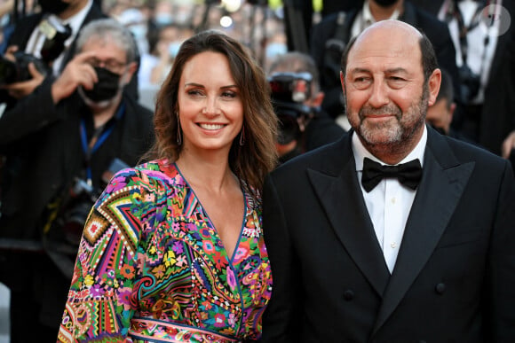 Julia Vignali, Kad Merad lors de la cérémonie de clôture du 74ème Festival de Cannes à Cannes, France, le 17 juillet 2021. Photo par Julien Reynaud/APS-Medias/ABACAPRESS.COM