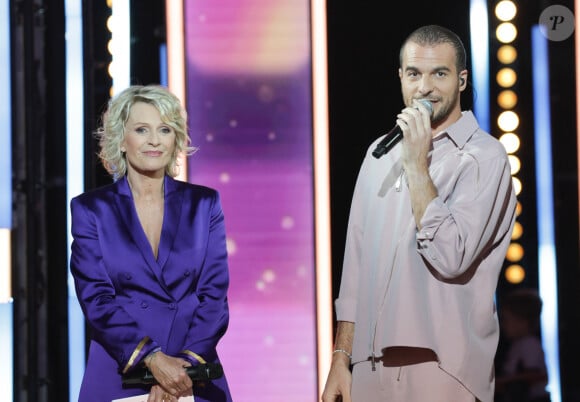 Sophie Davant et Amir - Les célébrités se mobilisent pour la 38ème édition du Téléthon dans les studios de France 2 à Paris © Coadic Guirec / Bestimage