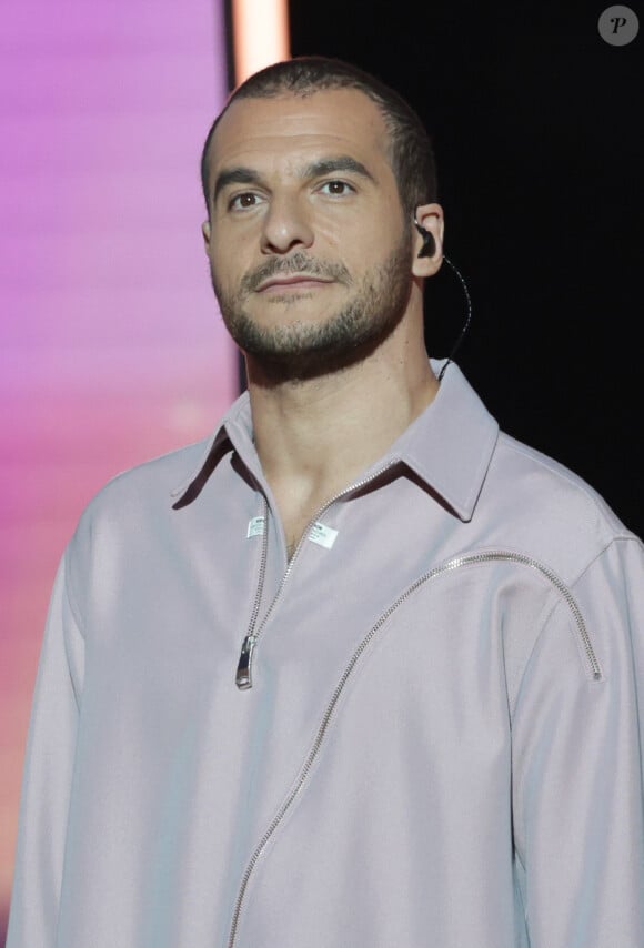 Amir - Les célébrités se mobilisent pour la 38ème édition du Téléthon dans les studios de France 2 à Paris © Coadic Guirec / Bestimage