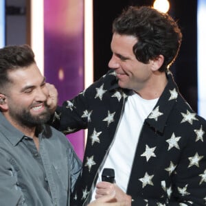 L'ancien protégé de Mika, qu'il avait mené à la victoire lors de la troisième saison de The Voice, a partagé une accolade pleine de complicité avec son ancien coach...
Kendji Girac et Mika - Les célébrités se mobilisent pour la 38ème édition du Téléthon dans les studios de France 2 à Paris © Coadic Guirec / Bestimage 