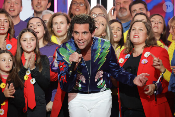 Mika - Les célébrités se mobilisent pour la 38ème édition du Téléthon dans les studios de France 2 à Paris © Coadic Guirec / Bestimage