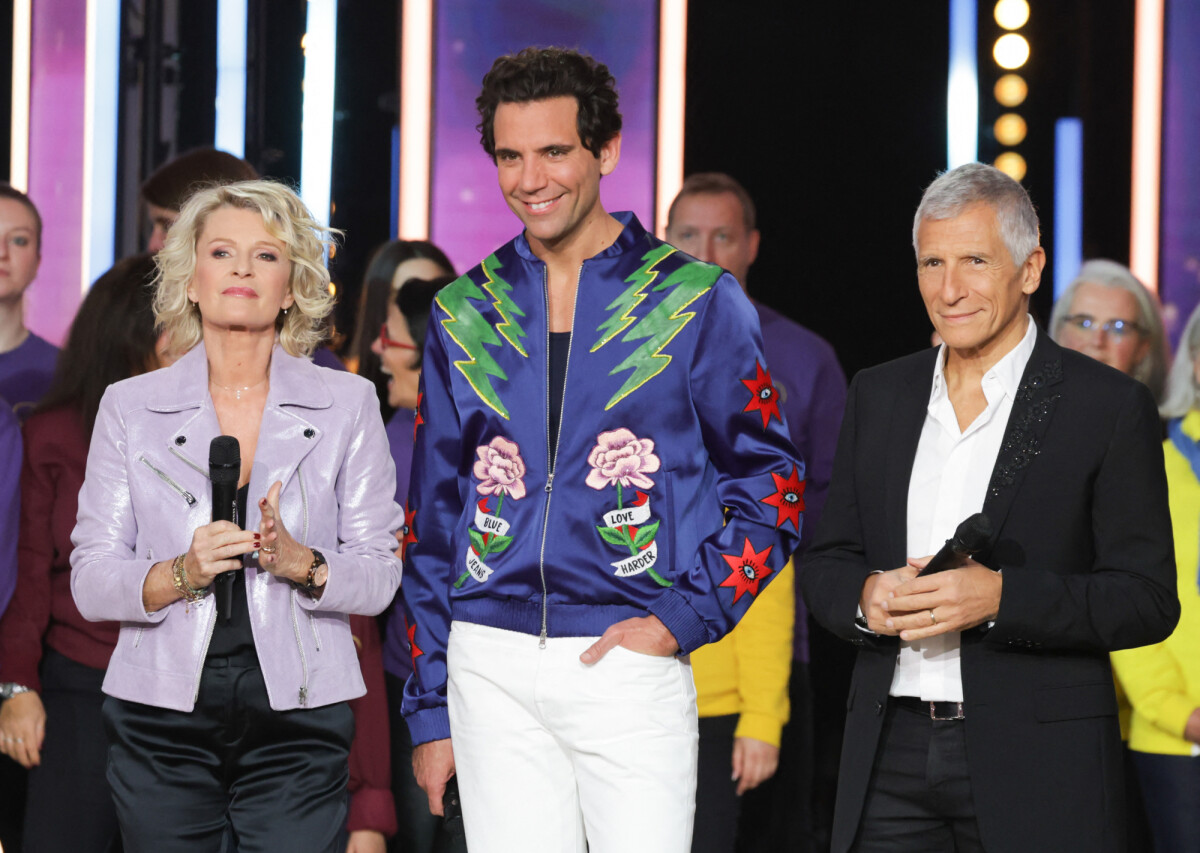 Photo : Sophie Davant, Mika et Nagui - Les célébrités se mobilisent pour la  38ème édition du Téléthon dans les studios de France 2 à Paris © Coadic  Guirec / Bestimage - Purepeople