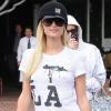 Paris Hilton se rend au magasin Fred Segal, à West Hollywood, mardi 30 mars, en compagnie d'une amie.