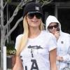 Paris Hilton se rend au magasin Fred Segal, à West Hollywood, mardi 30 mars, en compagnie d'une amie.