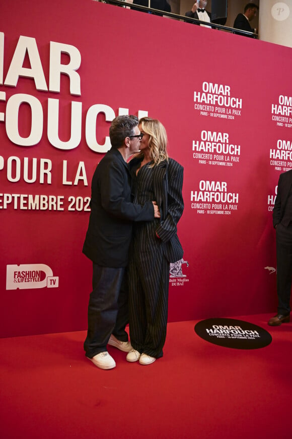 Marc Lavoine et sa compagne Adriana Karembeu au photocall du "concerto pour la paix" de Omar Harfouch au Théâtre des Champs-Elysées à Paris le 18 septembre 2024. © Perusseau / Tribeca / Bestimage 