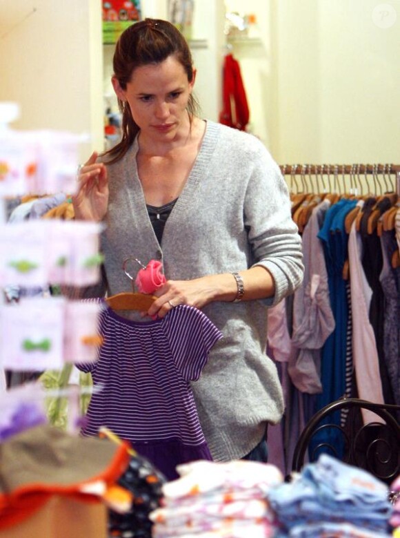 Jennifer Garner dans une boutique de Brentwood pour ses fillettes. Le 31 mars 2010