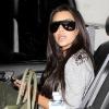 Kim Kardashian créé une émeute lors de son arrivée à l'aéroport Lax de Los Angeles, de retour de Miami le 2 avril 2010