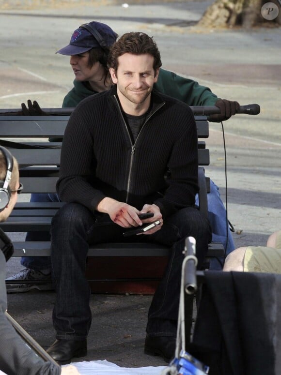 Bradley Cooper sur le tounage de son film à New York dans le quartier de Chinatown. Le 5 avril 2010