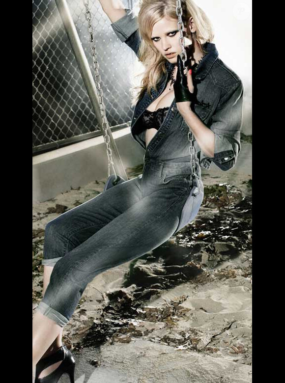 Lara Stone pour Forum