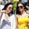 Les jumelles Tia et Tamera Mowry de la série Sister, Sister dans les rues de West Hollywood le 7 avril 2010