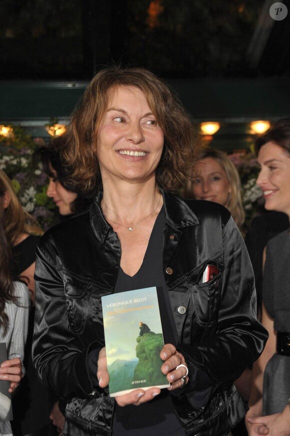 Le 8 avril 2010, la fameuse Closerie des Lilas accueillait le sacre de Véronique Bizot (photo), lauréate du Prix Lilas 2010. Un événement célébré par de nombreuses personnalités...