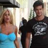Shauna Sand et son nouveau toyboy, dans les rues de Beverly Hills, à Los Angeles, le 8 avril 2010.
