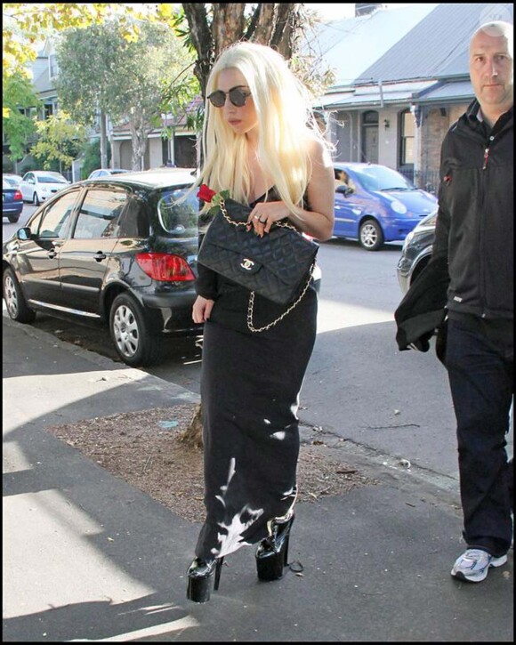 Lady Gaga dans les rues de Sydney, le 8 avril 2010 !