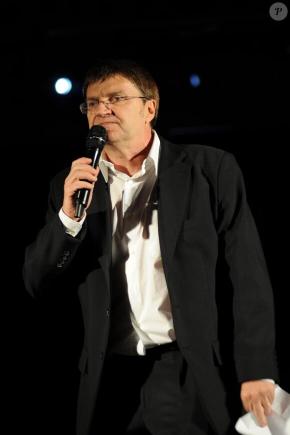 Patrick Montel lors du gala de charité La Télé qui Chante à l'hôtel Méridien à Paris le 12 avril 2010