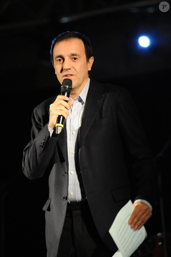 Thierry Beccaro lors du gala de charité La Télé qui Chante à l'hôtel Méridien à Paris le 12 avril 2010