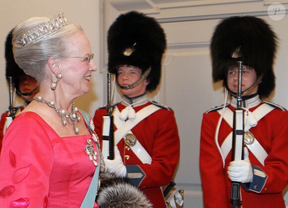 Le 13 avril 2010, la reine Margrethe II de Danemark recevait 400 convives dont sa famille - sa soeur Benedicte, ses fils Frederik et Joachim et leurs sublimes épouses Mary et Marie - au palais Christiansborg pour le dîner de ses 70 ans...