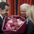 Nicolas Sarkozy et Ralph Lauren lors de la décoration de Ralph Lauren. Le 15 avril 2010