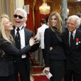 Karl Lagerfeld en grande forme lors de la décoration de Ralph Lauren par Nicolas Sarkozy. Le 15 avril 2010