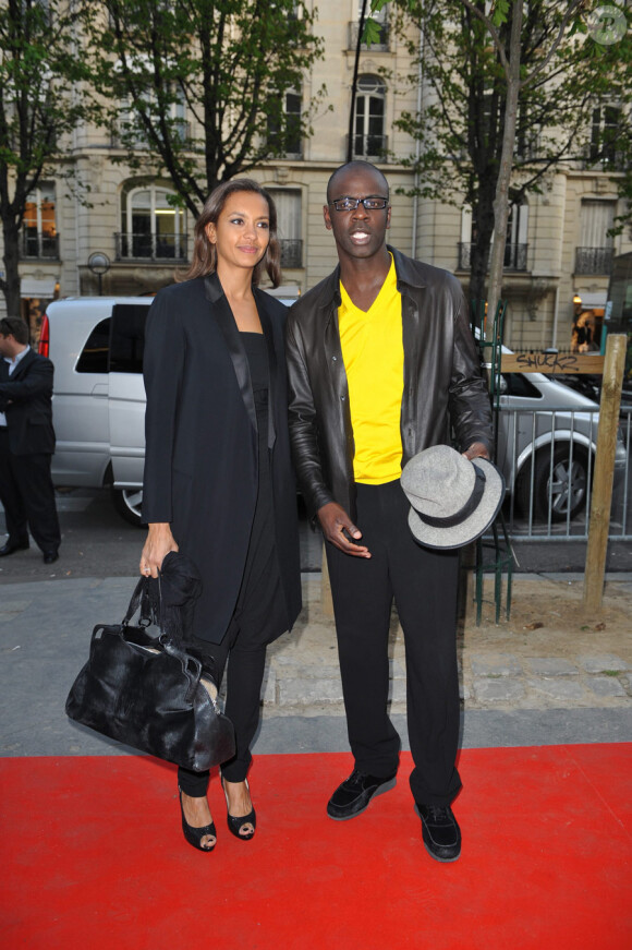 Karine Le Marchand et son compagnon Lilian Thuram lors du gala d'Amnesty International France, ''musique contre l'oubli'', au théâtre des Champs-Elysées à Paris le 16 avril 2010