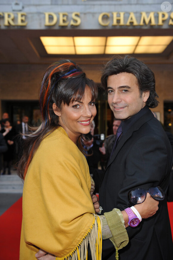 Hermine Clermont de Tonnerre et Alexandre Zouari lors du gala d'Amnesty International France, ''musique contre l'oubli'', au théâtre des Champs-Elysées à Paris le 16 avril 2010