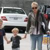 Kate Hudson emmène son fils Ryder et son neveu Wilder à un anniversaire à Studio City en Californie le 17 avril 2010
