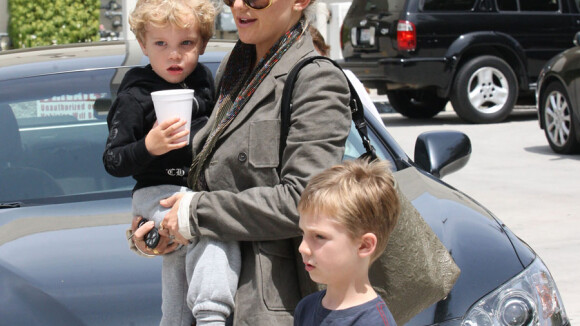 Kate Hudson : la star est aux petits soins pour son fils et son neveu... terriblement craquants !