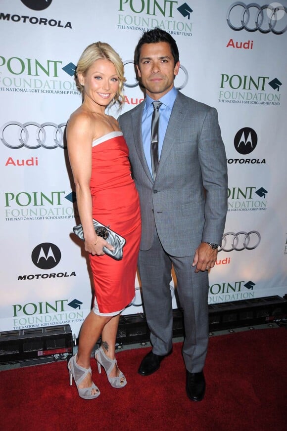 Kelly Ripa et son mari Mark Consuelos, à l'occasion de la soirée de la Point Foundation, organisée pour honorer la communauté LGBT, au Pierre Hotel de New York, le 19 avril 2010.