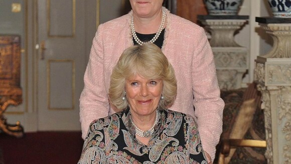 Camilla Parker Bowles : Première apparition depuis son accident... en fauteuil roulant !