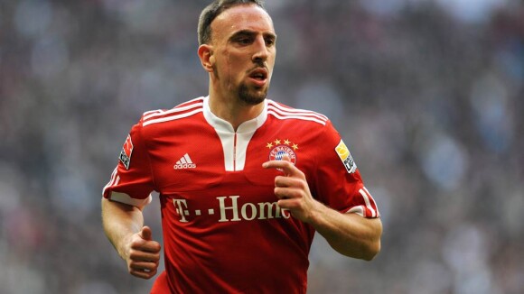 En pleine tourmente, regardez Franck Ribéry perdre ses nerfs et se faire exclure de la Ligue des Champions !