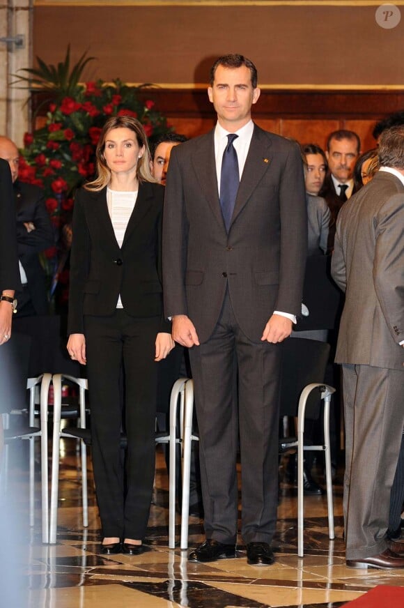 La princesse Letizia et Felipe d'Espagne à la cérémonie d'obsèques de Juan Antonio Samaranch, au Palais de la Generalitat, Barcelone, le 22 avril 2010 !