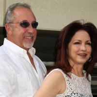 La star cubaine Gloria Estefan au bras de son mari... pour un hommage ultime !
