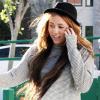 Miley Cyrus s'offre une virée shopping avec une amie, à Los Angeles, avant de se rendre dans un restaurant de sushis, samedi 1er mai.