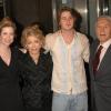 Après la condamnation de son fils Cameron Douglas (photo : avec sa mère Diandra et son grand-père Kirk avec sa femme) à 5 ans de prison ferme, Michael Douglas a réagi dans une émission télévisée le 3 mai 2010...
