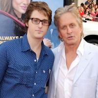 Regardez Michael Douglas réagir à la peine de prison de son fils et faire de son addiction... un mal génétique !