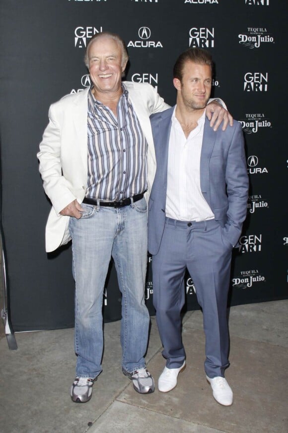 James Caan et son fils Scott Caan à l'occasion de l'avant-première de Mercy, à l'Egyptian Theatre d'Hollywood, à Los Angeles, le 3 mai 2010.
