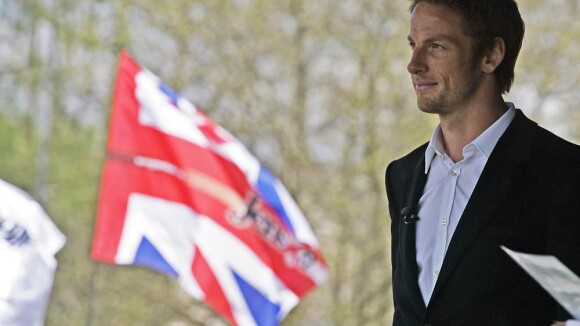 Jenson Button : Le champion du monde de F1 2009 et leader du championnat 2010 honoré en Angleterre !