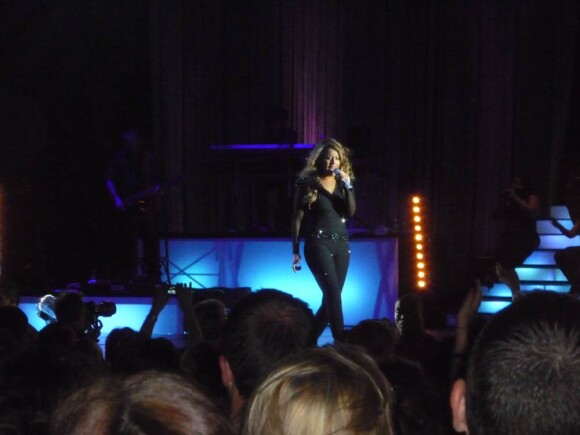 La chanteuse française Amel Bent en concert à L'Olympia, le 4 mai 2010 à Paris