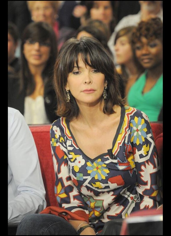 Tina Kieffer sur le plateau de l'émission Vivement Dimanche, diffusée le 9 mai 2010.
