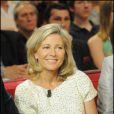 Claire Chazal sur le plateau de l'émission Vivement Dimanche, diffusée le 9 mai 2010.