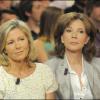 Claire Chazal et Béatrice Schönberg sur le plateau de l'émission Vivement Dimanche, diffusée le 9 mai 2010.