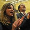 Le clan Goldsmith célèbre la victoire de Zac Goldsmith au soir des élections le 7 mai 2010 à Richmond upon Thames : Jemima Khan et sa mère Lady Goldsmith