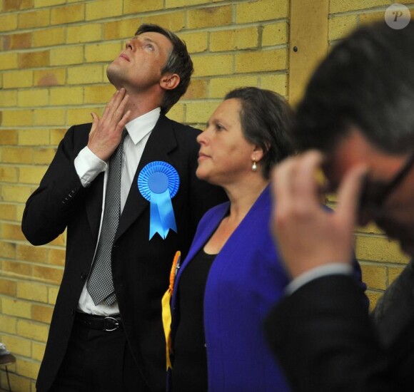 Le clan Goldsmith célèbre la victoire de Zac Goldsmith au soir des élections le 7 mai 2010 à Richmond upon Thames : Zac et sa rivale, Susan Kramer