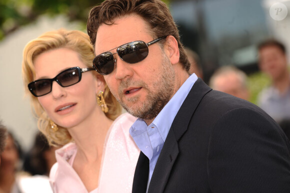 Cate Blanchett et Russell Crowe lors du photocall de Robin des Bois le 12 mai 2010 pendant le festival de Cannes
