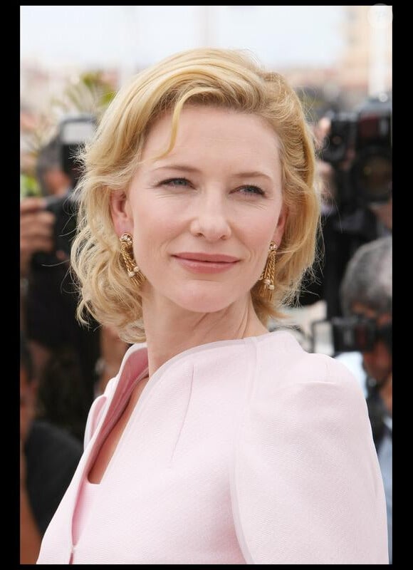 Cate Blanchett habillée par Armani lors du photocall de Robin  des Bois le 12 mai 2010 pendant le festival de Cannes