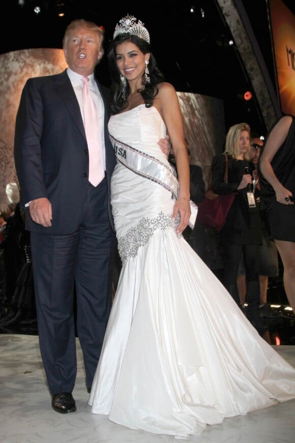 Rima Fakih et Donald Trump lors de l'élection de Miss USA 2010, le 16 mai 2010 à Las Vegas