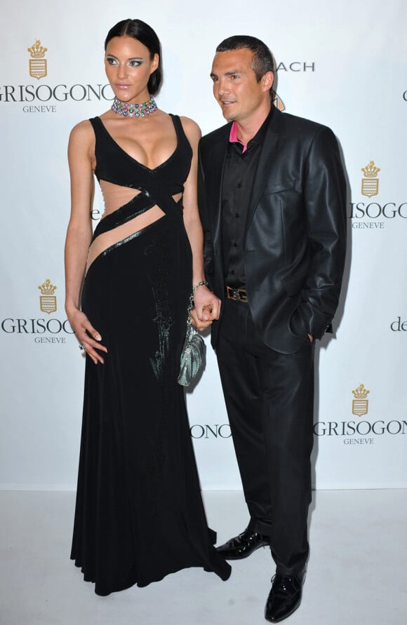 Richard Virenque et sa compagne lors de la soirée du bijoutier De Grisogono à l'Eden Roc à l'hôtel du Cap, Antibes, le 18 mai 2010