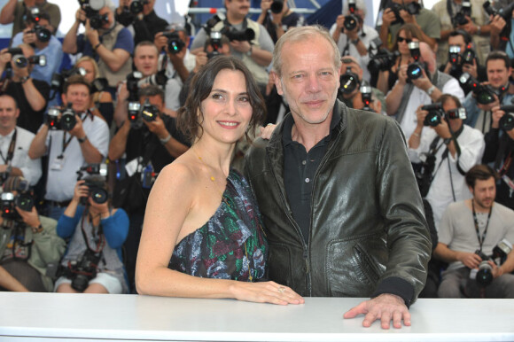 Géraldine Pailhas et Pascal Greggory lors du photocall du film Rebecca H. (Return to the Dogs) pendant le festival de Cannes le 20 mai 2010