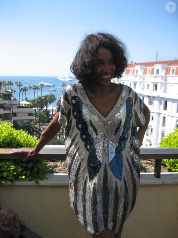 Sara Martins porte une robe Antik Batik, à Cannes, en mai 2010.